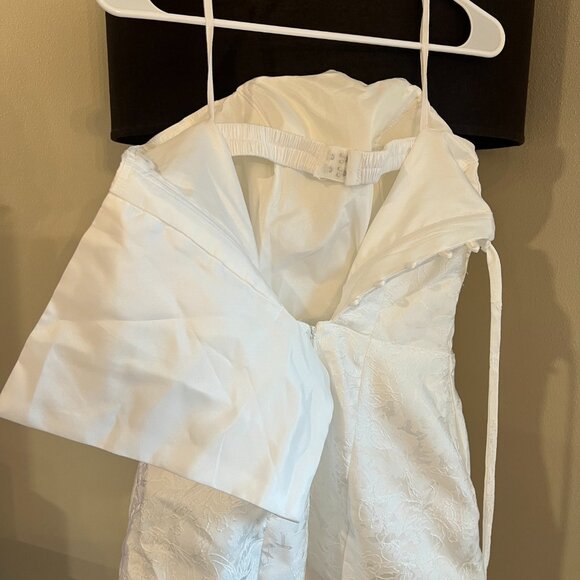 Short White Jacquard Satin Dress with Bow - Size 6 - Picture 7 of 10